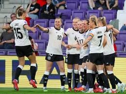 恐怖！死亡五锋把布克整不会了，杜兰特三分绝杀旧主，霸气振臂庆祝