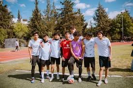 东契奇真适合洛杉矶大舞台：连续秀背传+脚踝终结助攻三分命中！